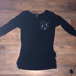 quarter sleeve black shirt